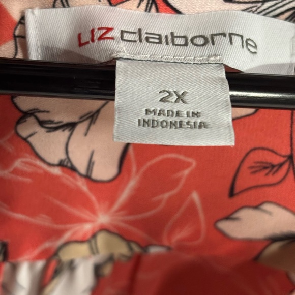 Liz Claiborne Vibrant Coral Floral Top - Picture 2 of 4
